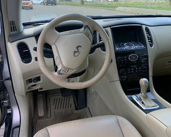 Бежевый Инфинити EX 35, объемом двигателя 3.5 л и пробегом 178 тыс. км за 9200 $, фото 6 на Automoto.ua