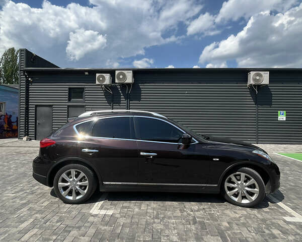 Красный Инфинити EX 35, объемом двигателя 3.5 л и пробегом 128 тыс. км за 11500 $, фото 1 на Automoto.ua