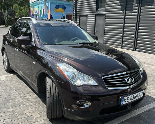 Красный Инфинити EX 35, объемом двигателя 3.5 л и пробегом 128 тыс. км за 11500 $, фото 3 на Automoto.ua