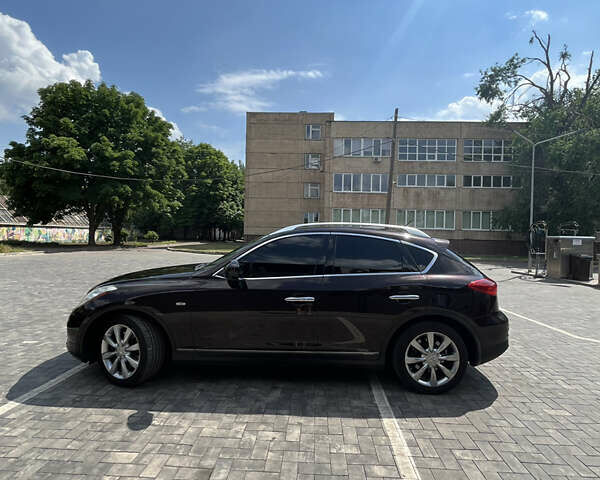 Красный Инфинити EX 35, объемом двигателя 3.5 л и пробегом 128 тыс. км за 11500 $, фото 5 на Automoto.ua