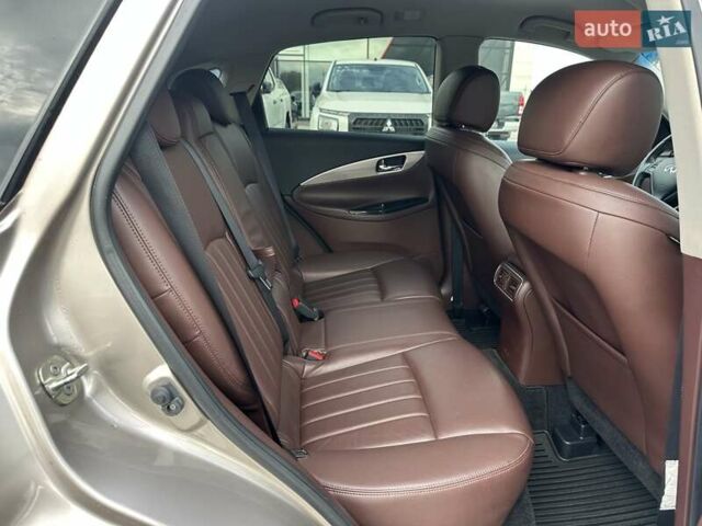 Серый Инфинити EX 35, объемом двигателя 3.5 л и пробегом 151 тыс. км за 13200 $, фото 32 на Automoto.ua