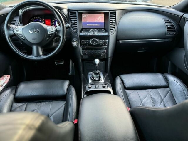 Белый Инфинити FX 30, объемом двигателя 3 л и пробегом 173 тыс. км за 16500 $, фото 3 на Automoto.ua