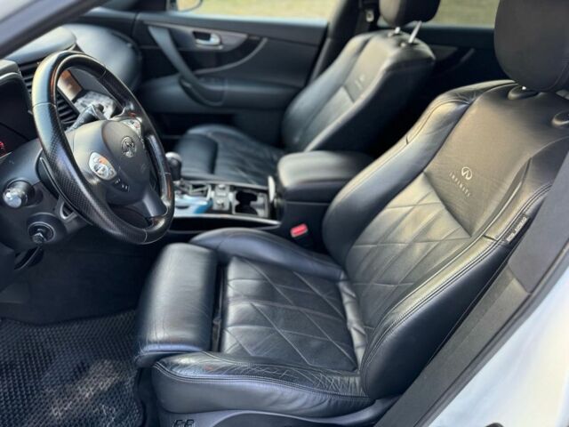 Белый Инфинити FX 30, объемом двигателя 3 л и пробегом 173 тыс. км за 16500 $, фото 2 на Automoto.ua