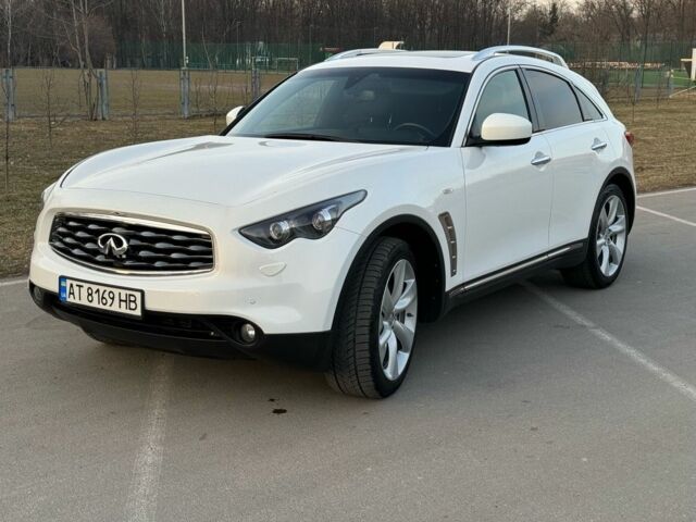 Белый Инфинити FX 30, объемом двигателя 3 л и пробегом 173 тыс. км за 16500 $, фото 5 на Automoto.ua