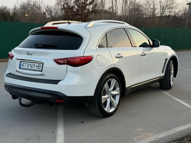 Белый Инфинити FX 30, объемом двигателя 3 л и пробегом 173 тыс. км за 16500 $, фото 1 на Automoto.ua