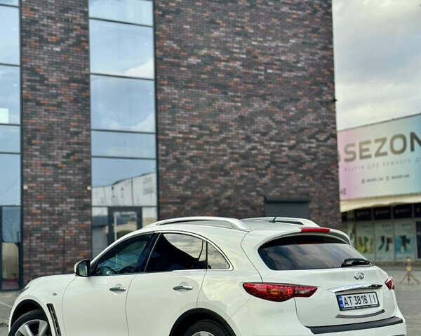 Белый Инфинити FX 30, объемом двигателя 3 л и пробегом 175 тыс. км за 15200 $, фото 26 на Automoto.ua