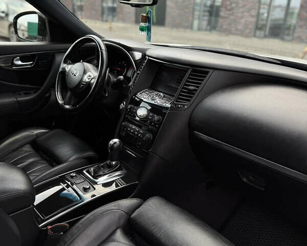 Белый Инфинити FX 30, объемом двигателя 3 л и пробегом 175 тыс. км за 15200 $, фото 63 на Automoto.ua