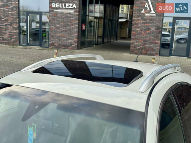 Белый Инфинити FX 30, объемом двигателя 3 л и пробегом 175 тыс. км за 15200 $, фото 11 на Automoto.ua