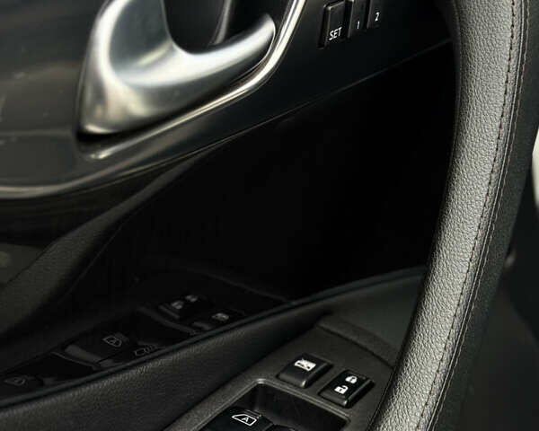 Белый Инфинити FX 30, объемом двигателя 3 л и пробегом 175 тыс. км за 15200 $, фото 31 на Automoto.ua