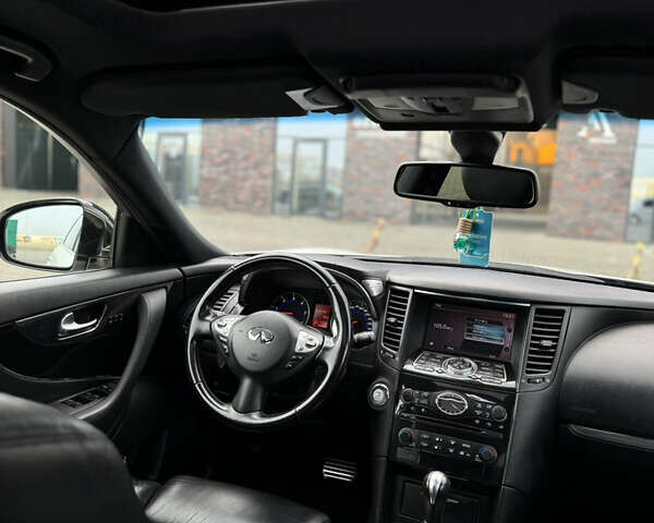 Белый Инфинити FX 30, объемом двигателя 3 л и пробегом 175 тыс. км за 15200 $, фото 35 на Automoto.ua