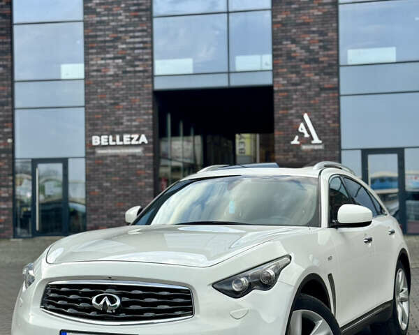 Белый Инфинити FX 30, объемом двигателя 3 л и пробегом 175 тыс. км за 15200 $, фото 3 на Automoto.ua