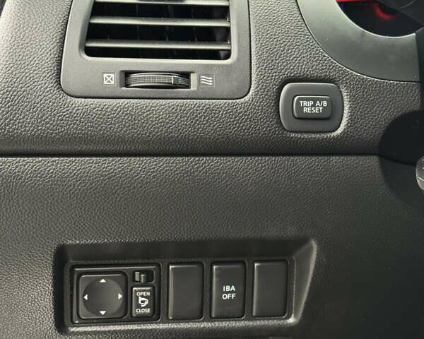 Белый Инфинити FX 30, объемом двигателя 3 л и пробегом 175 тыс. км за 15200 $, фото 56 на Automoto.ua