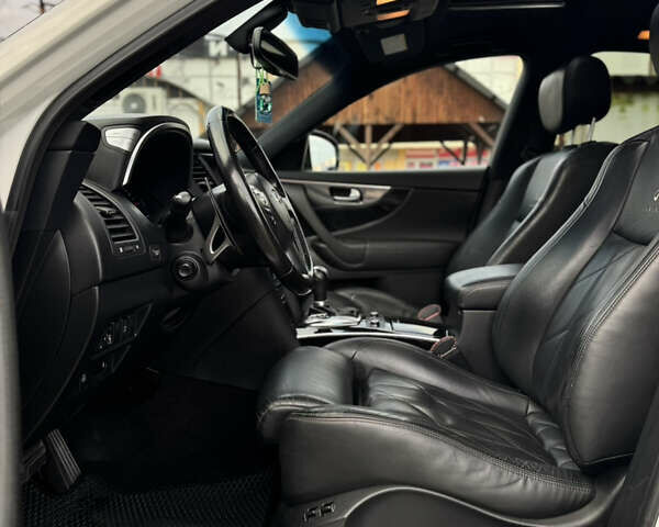 Белый Инфинити FX 30, объемом двигателя 3 л и пробегом 175 тыс. км за 15200 $, фото 32 на Automoto.ua