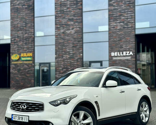 Белый Инфинити FX 30, объемом двигателя 3 л и пробегом 175 тыс. км за 15200 $, фото 1 на Automoto.ua