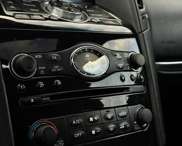 Белый Инфинити FX 30, объемом двигателя 3 л и пробегом 175 тыс. км за 15200 $, фото 54 на Automoto.ua