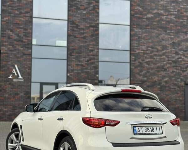 Белый Инфинити FX 30, объемом двигателя 3 л и пробегом 175 тыс. км за 15200 $, фото 25 на Automoto.ua