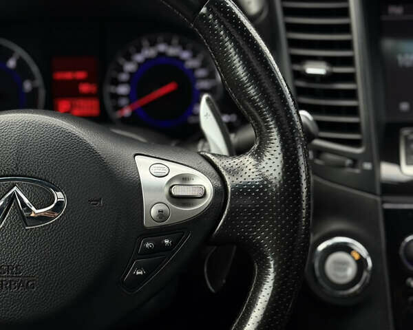 Белый Инфинити FX 30, объемом двигателя 3 л и пробегом 175 тыс. км за 15200 $, фото 44 на Automoto.ua