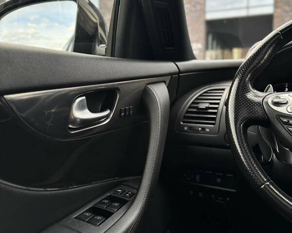 Белый Инфинити FX 30, объемом двигателя 3 л и пробегом 175 тыс. км за 15200 $, фото 43 на Automoto.ua