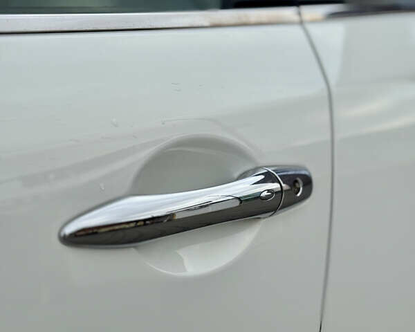 Белый Инфинити FX 30, объемом двигателя 3 л и пробегом 175 тыс. км за 15200 $, фото 10 на Automoto.ua