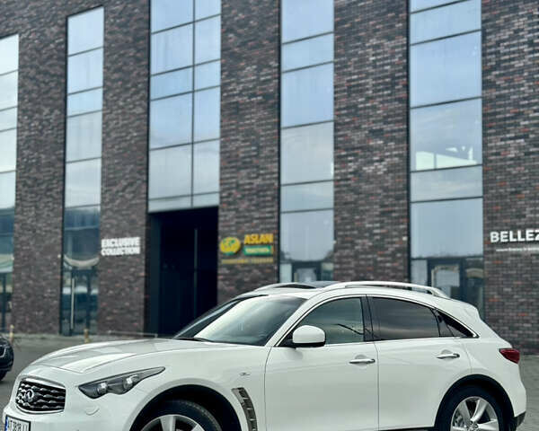 Белый Инфинити FX 30, объемом двигателя 3 л и пробегом 175 тыс. км за 15200 $, фото 5 на Automoto.ua