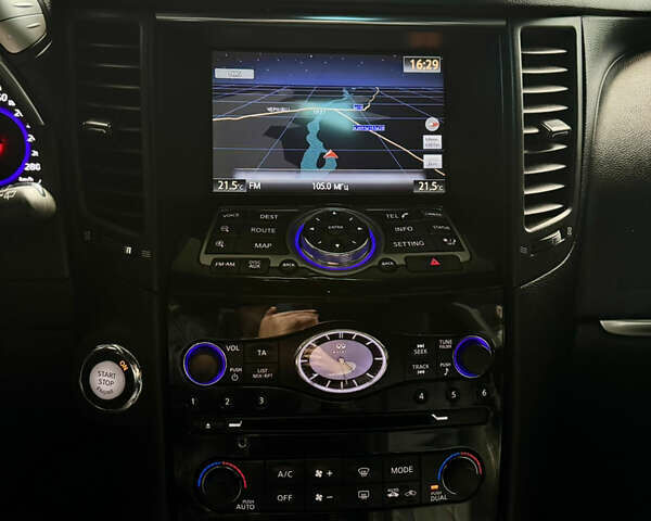 Белый Инфинити FX 30, объемом двигателя 3 л и пробегом 175 тыс. км за 15200 $, фото 52 на Automoto.ua