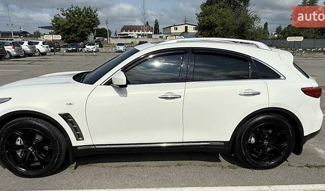 Белый Инфинити FX 30, объемом двигателя 3 л и пробегом 145 тыс. км за 17000 $, фото 6 на Automoto.ua