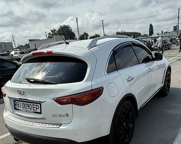 Белый Инфинити FX 30, объемом двигателя 3 л и пробегом 145 тыс. км за 17000 $, фото 4 на Automoto.ua