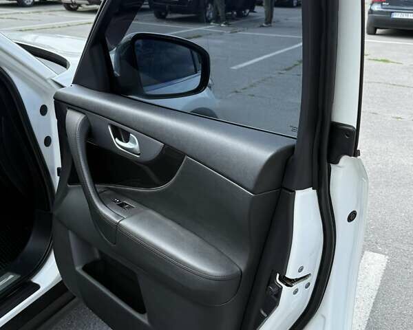 Белый Инфинити FX 30, объемом двигателя 3 л и пробегом 145 тыс. км за 17000 $, фото 20 на Automoto.ua