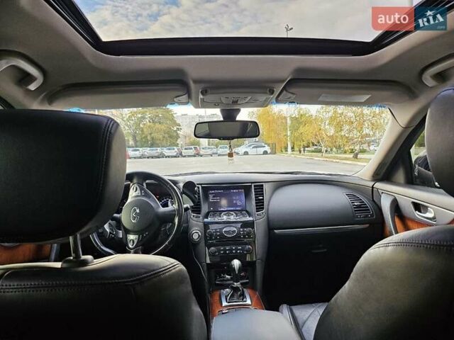 Белый Инфинити FX 30, объемом двигателя 3 л и пробегом 205 тыс. км за 15200 $, фото 15 на Automoto.ua