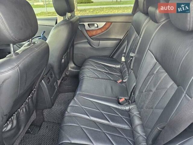 Белый Инфинити FX 30, объемом двигателя 3 л и пробегом 205 тыс. км за 15200 $, фото 7 на Automoto.ua