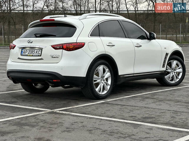Белый Инфинити FX 30, объемом двигателя 3 л и пробегом 210 тыс. км за 14500 $, фото 2 на Automoto.ua