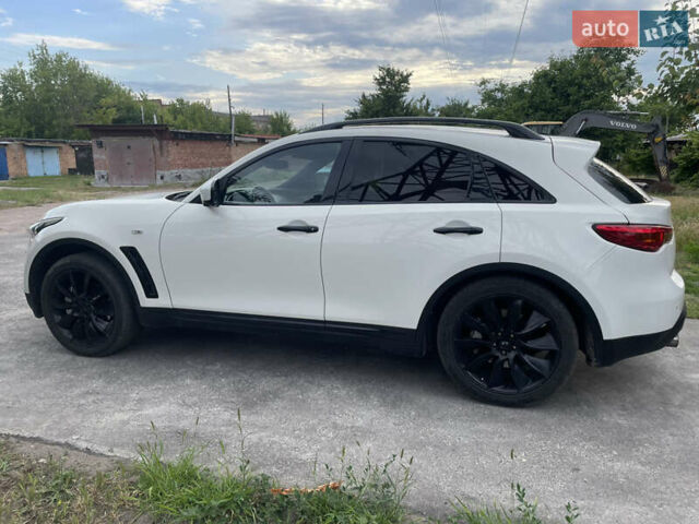 Белый Инфинити FX 30, объемом двигателя 3 л и пробегом 212 тыс. км за 16500 $, фото 8 на Automoto.ua