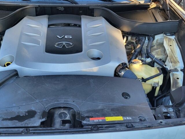 Белый Инфинити FX 30, объемом двигателя 2.99 л и пробегом 115 тыс. км за 19000 $, фото 7 на Automoto.ua