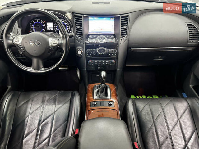 Белый Инфинити FX 30, объемом двигателя 2.99 л и пробегом 116 тыс. км за 18500 $, фото 7 на Automoto.ua
