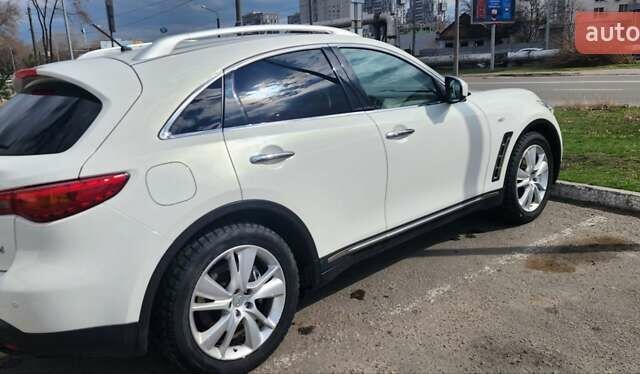 Білий Інфініті FX 30, об'ємом двигуна 3 л та пробігом 190 тис. км за 16900 $, фото 3 на Automoto.ua