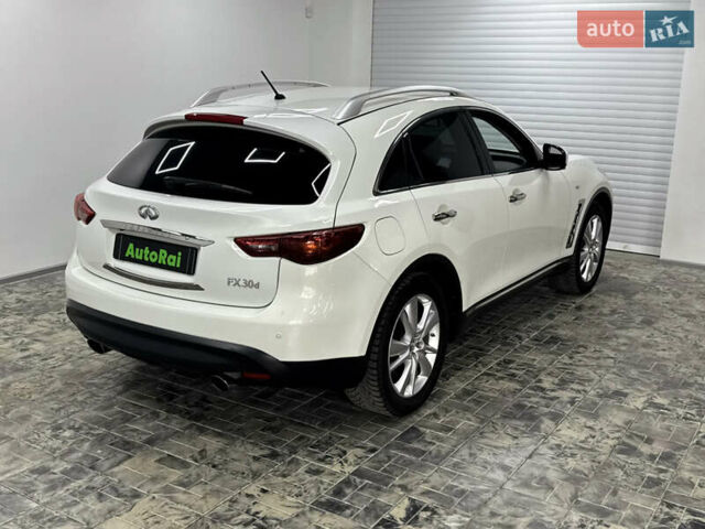 Белый Инфинити FX 30, объемом двигателя 2.99 л и пробегом 116 тыс. км за 18500 $, фото 3 на Automoto.ua