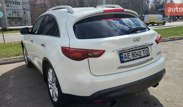 Білий Інфініті FX 30, об'ємом двигуна 3 л та пробігом 190 тис. км за 16900 $, фото 5 на Automoto.ua
