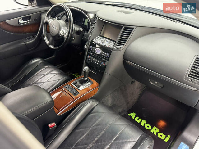 Белый Инфинити FX 30, объемом двигателя 2.99 л и пробегом 116 тыс. км за 18500 $, фото 8 на Automoto.ua