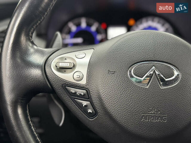 Белый Инфинити FX 30, объемом двигателя 2.99 л и пробегом 116 тыс. км за 18500 $, фото 9 на Automoto.ua