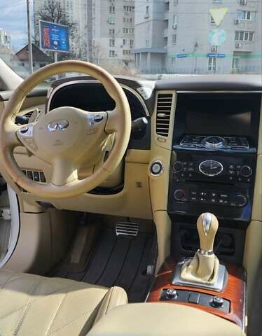 Білий Інфініті FX 30, об'ємом двигуна 3 л та пробігом 190 тис. км за 16900 $, фото 7 на Automoto.ua