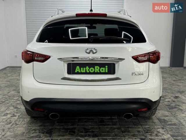 Белый Инфинити FX 30, объемом двигателя 2.99 л и пробегом 116 тыс. км за 18500 $, фото 4 на Automoto.ua
