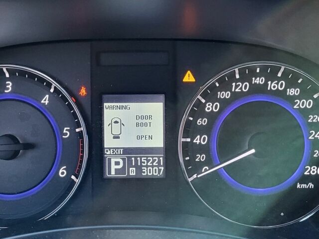 Белый Инфинити FX 30, объемом двигателя 2.99 л и пробегом 115 тыс. км за 19000 $, фото 4 на Automoto.ua