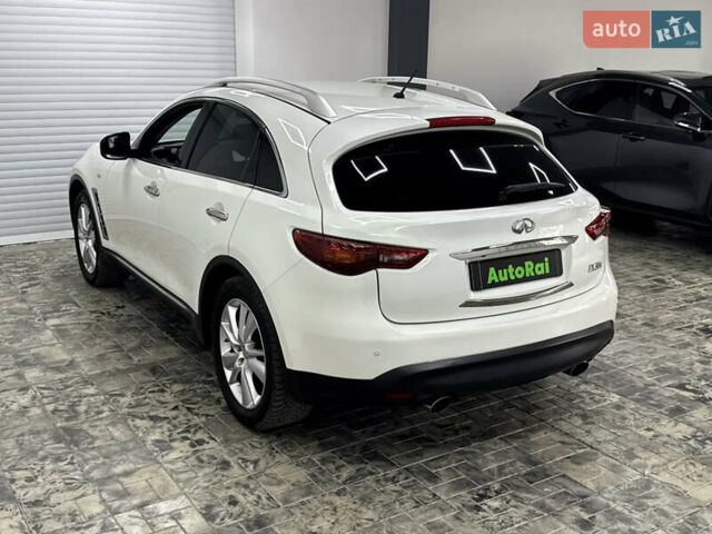 Белый Инфинити FX 30, объемом двигателя 2.99 л и пробегом 116 тыс. км за 18500 $, фото 5 на Automoto.ua