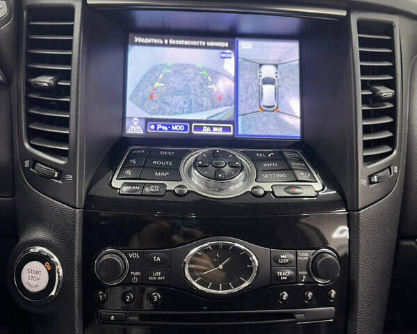 Білий Інфініті FX 30, об'ємом двигуна 2.99 л та пробігом 111 тис. км за 18500 $, фото 12 на Automoto.ua