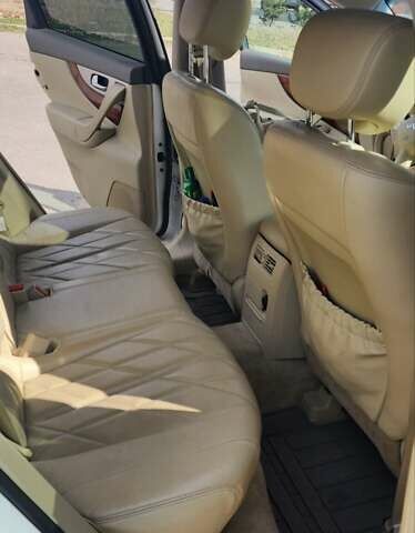 Білий Інфініті FX 30, об'ємом двигуна 3 л та пробігом 190 тис. км за 16900 $, фото 9 на Automoto.ua