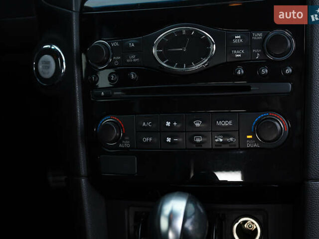 Чорний Інфініті FX 30, об'ємом двигуна 3 л та пробігом 226 тис. км за 15500 $, фото 13 на Automoto.ua