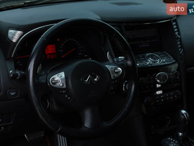 Чорний Інфініті FX 30, об'ємом двигуна 3 л та пробігом 226 тис. км за 15500 $, фото 35 на Automoto.ua