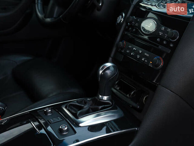 Чорний Інфініті FX 30, об'ємом двигуна 3 л та пробігом 226 тис. км за 15500 $, фото 10 на Automoto.ua