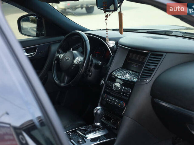 Чорний Інфініті FX 30, об'ємом двигуна 3 л та пробігом 226 тис. км за 15500 $, фото 23 на Automoto.ua