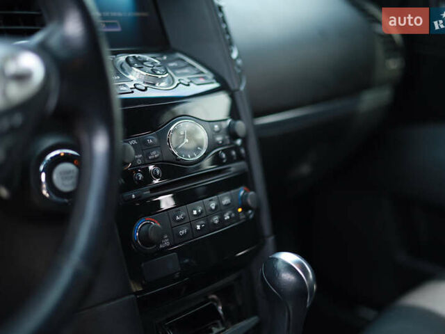 Чорний Інфініті FX 30, об'ємом двигуна 3 л та пробігом 226 тис. км за 15500 $, фото 40 на Automoto.ua